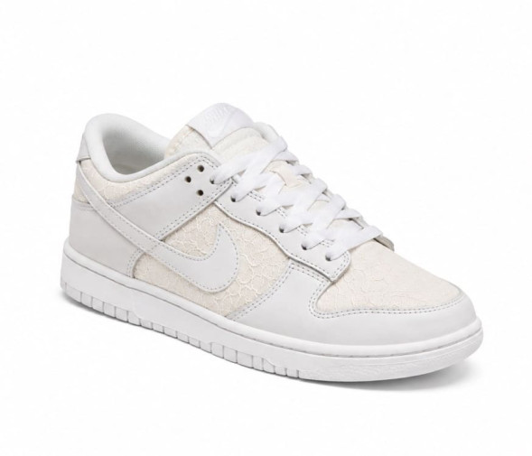 Женские кроссовки Nike Dunk Low WMNS Lace Pack White